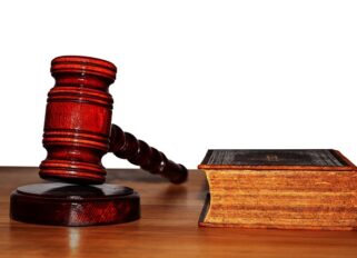 sentencia reclama abogados